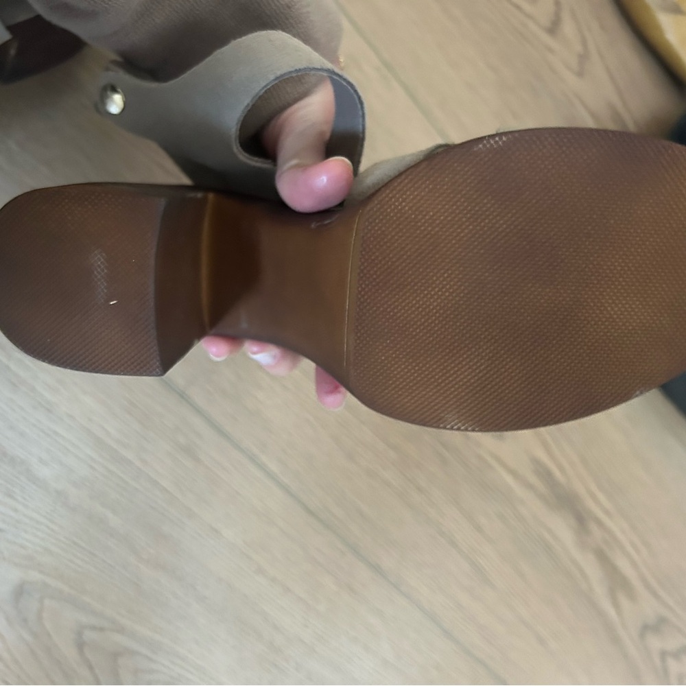 Comfortable Platforms - Picture 4 of 5